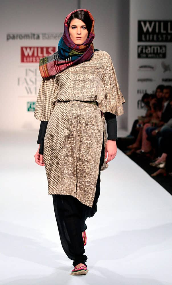  A model displays a creation by Paromita Banerjee at the 3rd day of the Wills Lifestyle Fashion Week in New Delhi.