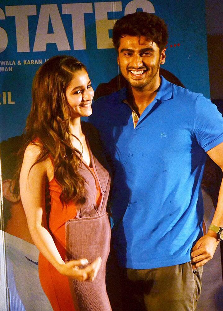 Bollywood actors Alia Bhat and Arjun Kapoor promoting their movie '2 States' in Nagpur.