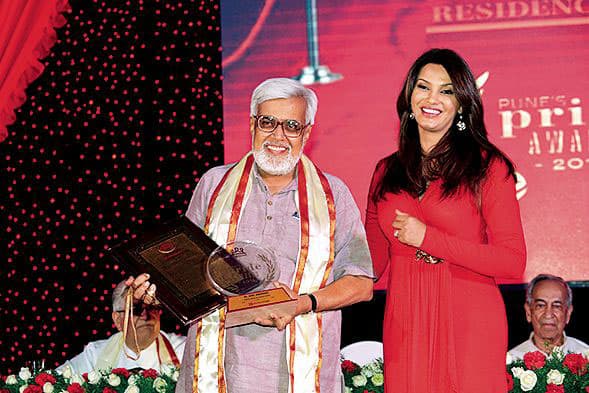 Diana Hayden, felicitates Dr Anil Avchat for his contribution to social work at the Residency Club in Pune. Pic Courtesy: DNA