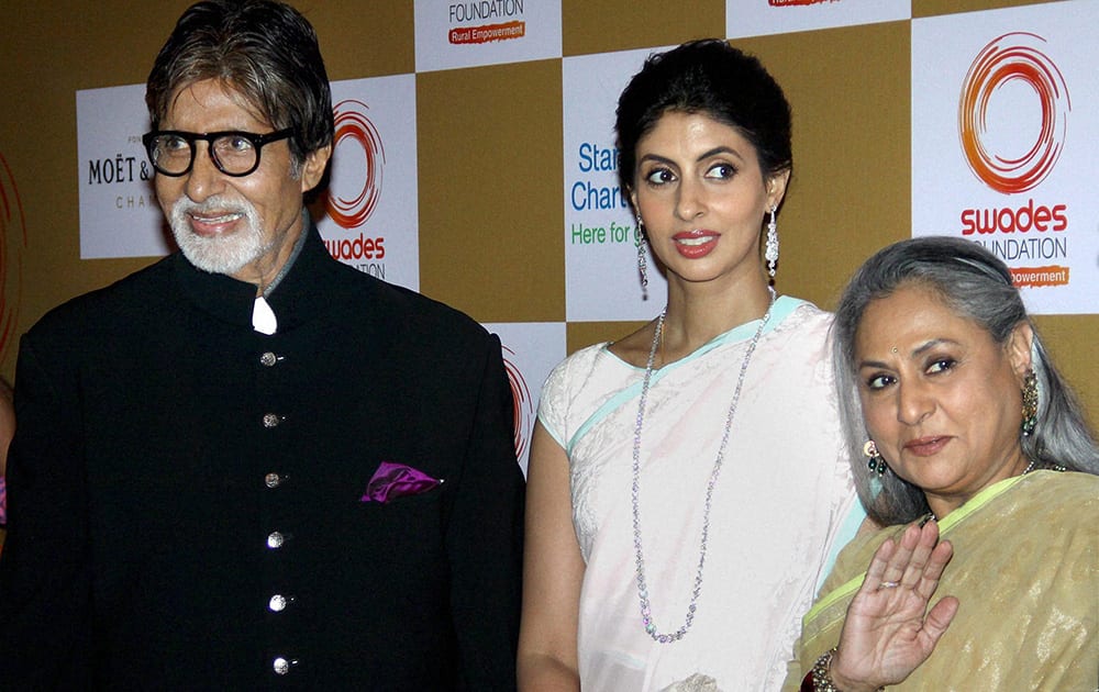 Amitabh Bachchan with wife Jaya and daughter Shweta during the fundraiser in support of Swades Foundation in Mumbai.