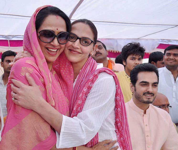 Bollywood actress Esha Deol along with husband Bharat campaigning in support of her mother and BJP candidate Hema Malini in Farah near Mathura.