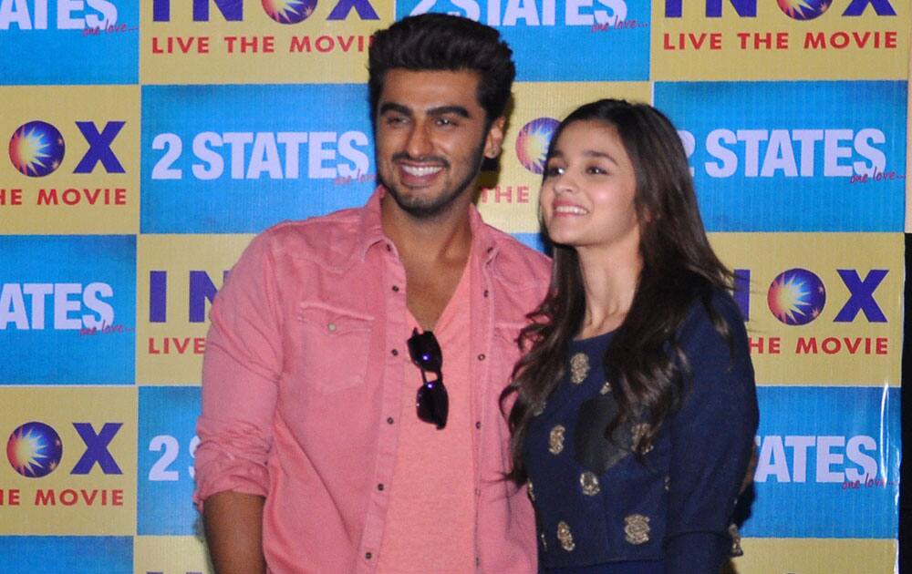 Arjun Kapoor (L) and Alia Bhatt (R) at the promotion of their upcoming film '2 States' in Jaipur. DNA