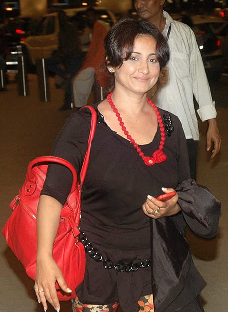 Divya Dutta departs from Mumbai's CST International Airport for Florida, USA to take part in IIFA 2014 awards ceremony.