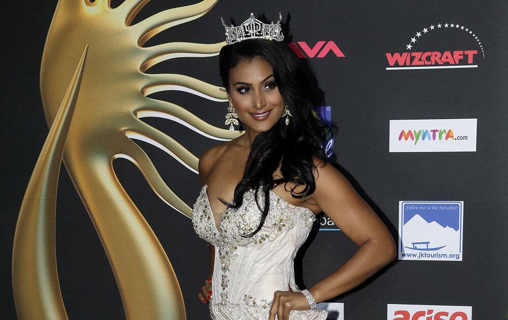 Miss America Nina Davuluri poses for photographers as she walks the green carpet for 15th annual International Indian Film Awards in Tampa, Fla.