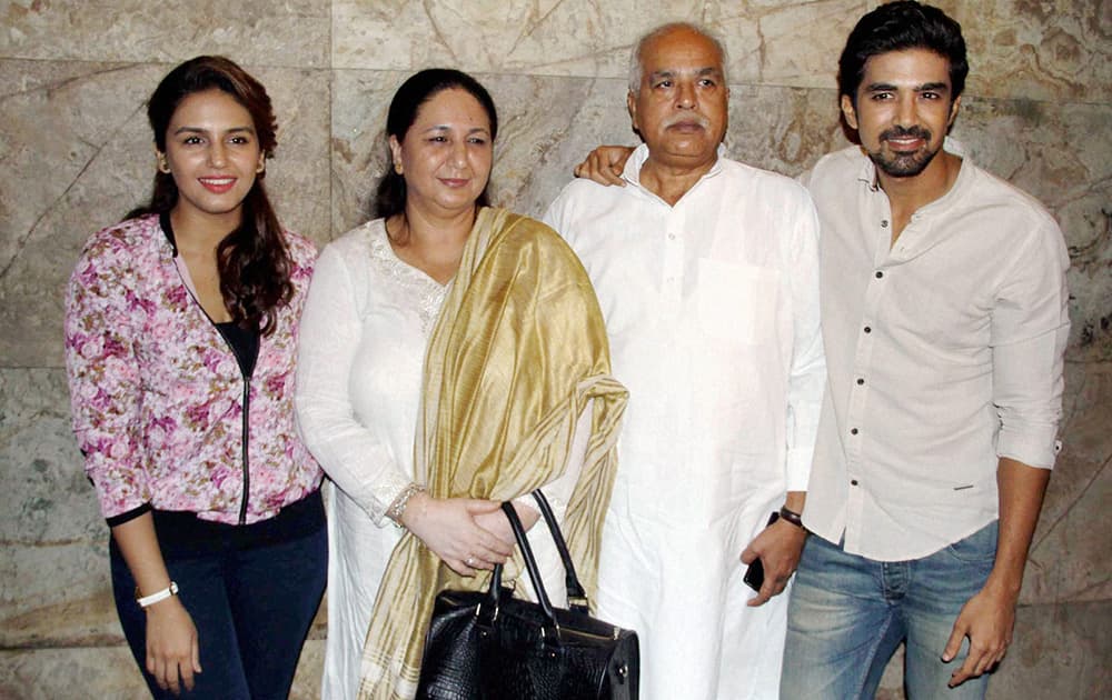 Huma Qureshi along with her brother Saqib Saleem and parents during the screening of the film Hawaa Hawaai in Mumbai.