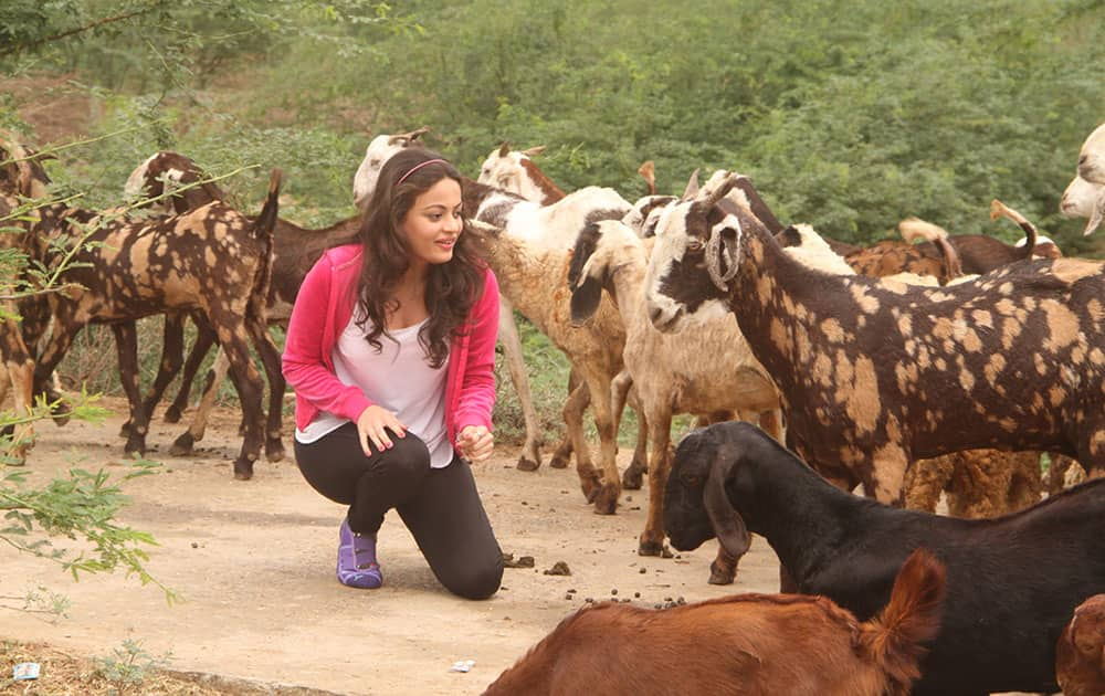 Sneha Ullal during the shooting of the film 'Bezubaan Ishq' in Jaipur. dna