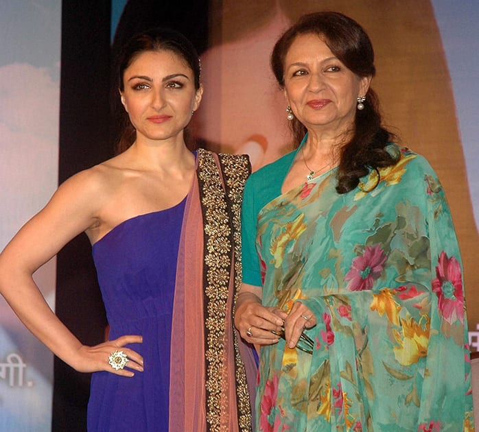  Bollywood actress Soha Ali Khan with mother Sharmila Tagore at a promotional.