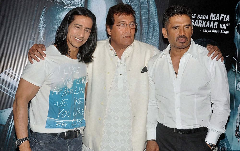 Bollywood actors Vipinno, Vinod Khanna and Suniel Shetty during a press conference of the film Koyelaanchal in Mumbai.