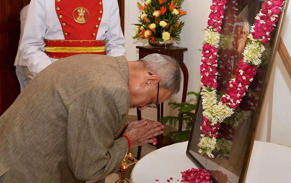 President of India, Pranab Mukherjee, pays tribute to a portrait of Rabindranath Tagore on the occasion of Rabindra Jayanti at Rashtrapati Bhavan,in New Delhi.