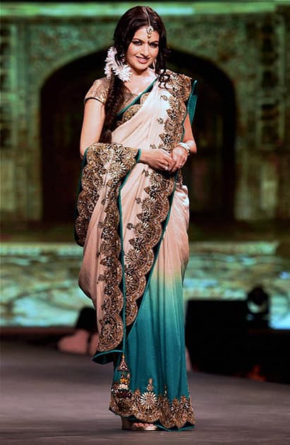 Bhagyashree Patwardhan walks the ramp for designer Vikram Phadnis during a fashion show to support Cancer patients in Mumbai.