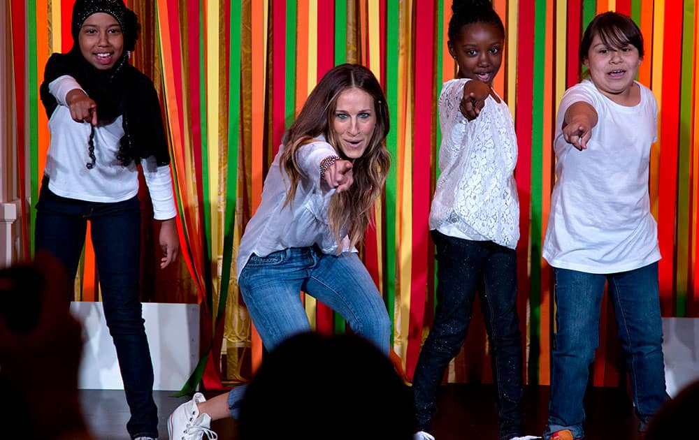 Actress Sarah Jessica Parker and students from the Martin Luther King, Jr., School in Portland, Ore., point to first lady Michelle Obama in the front row as they perform during the White House Talent Show in the East Room of the White House.