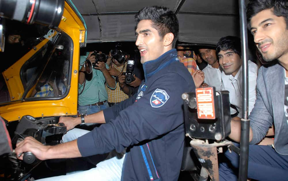 Boxer Vijender Singh drives an auto rickshaw for the promotion of his upcoming film 'Fugly' in Andheri. dna