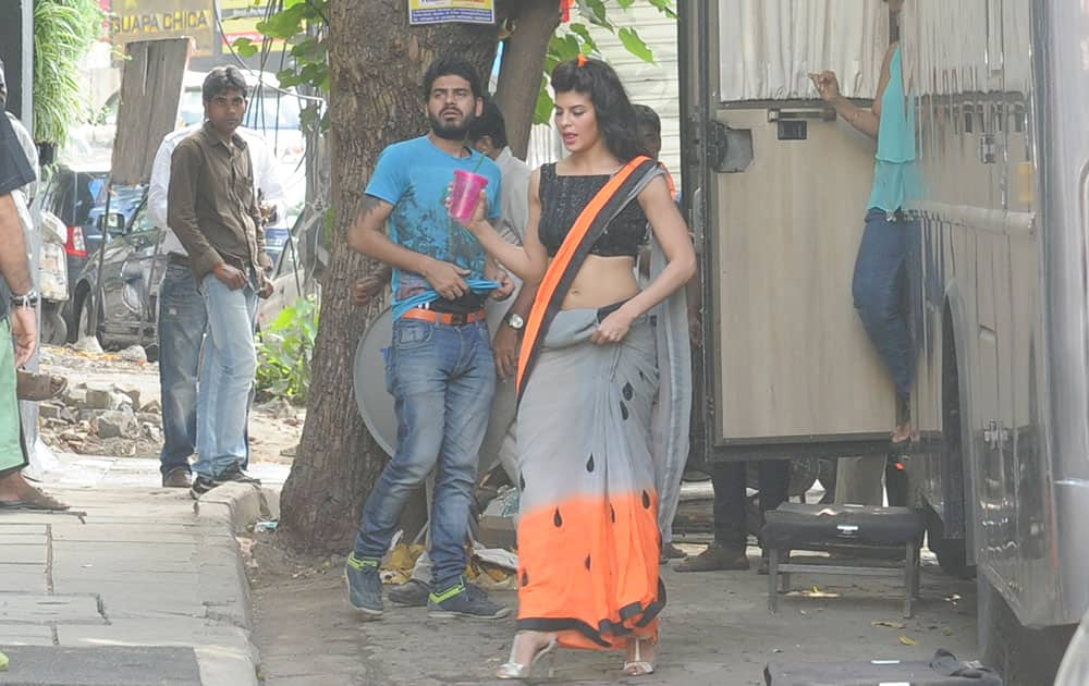 We spotted Jacqueline Fernandez shooting for a jewellery commercial in Khar. dna