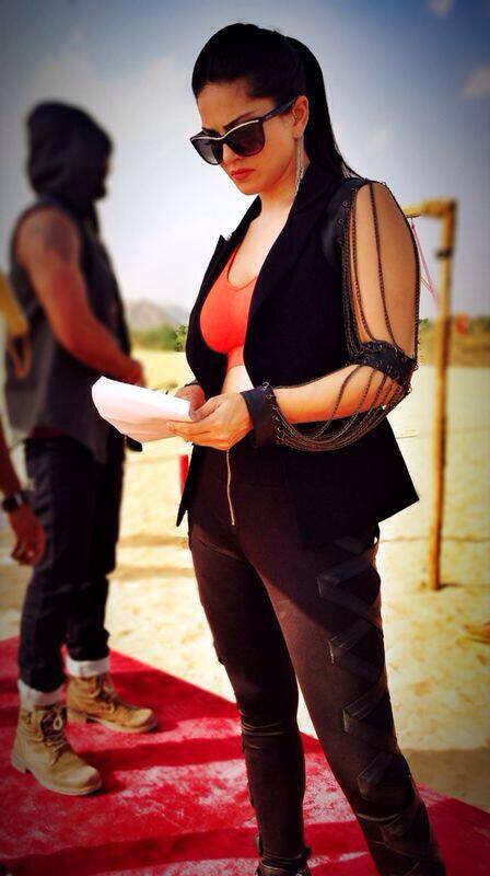 Sunny Leone - Having a relaxing day @MTVSplitsvilla Here's a picture where I was working on my Hindi lines for the show. Pic Courtesy: Twitter