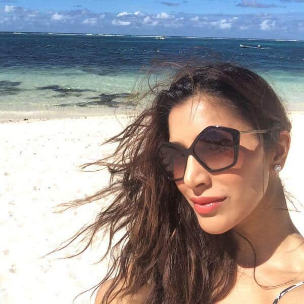 SOPHIE CHOUDRY - Rocking gig in #Mauritius last nite, beautiful #beach time today & back to #Jhalak tom!.  Pic Courtesy: Twitter