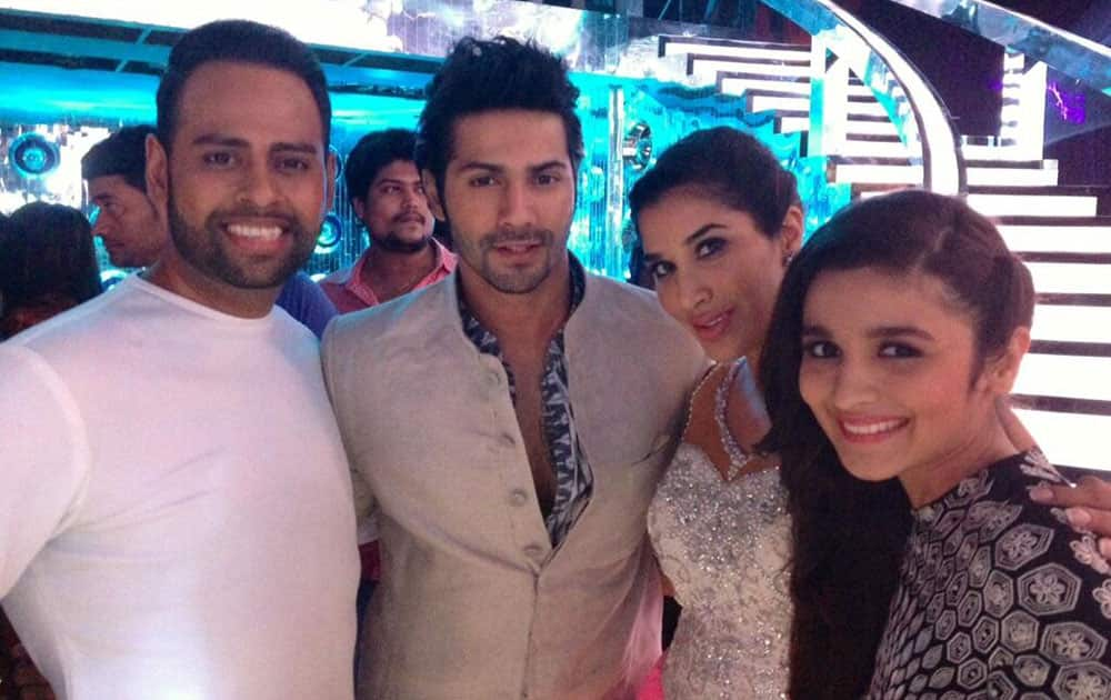  SOPHIE CHOUDRY - @iamvjandy & Me with Hottie Humpty Sharma & his gorgeous Dulhaniya @Varun_dvn @aliaa08 #jhalak #fun. Pic Courtesy: Twitter	