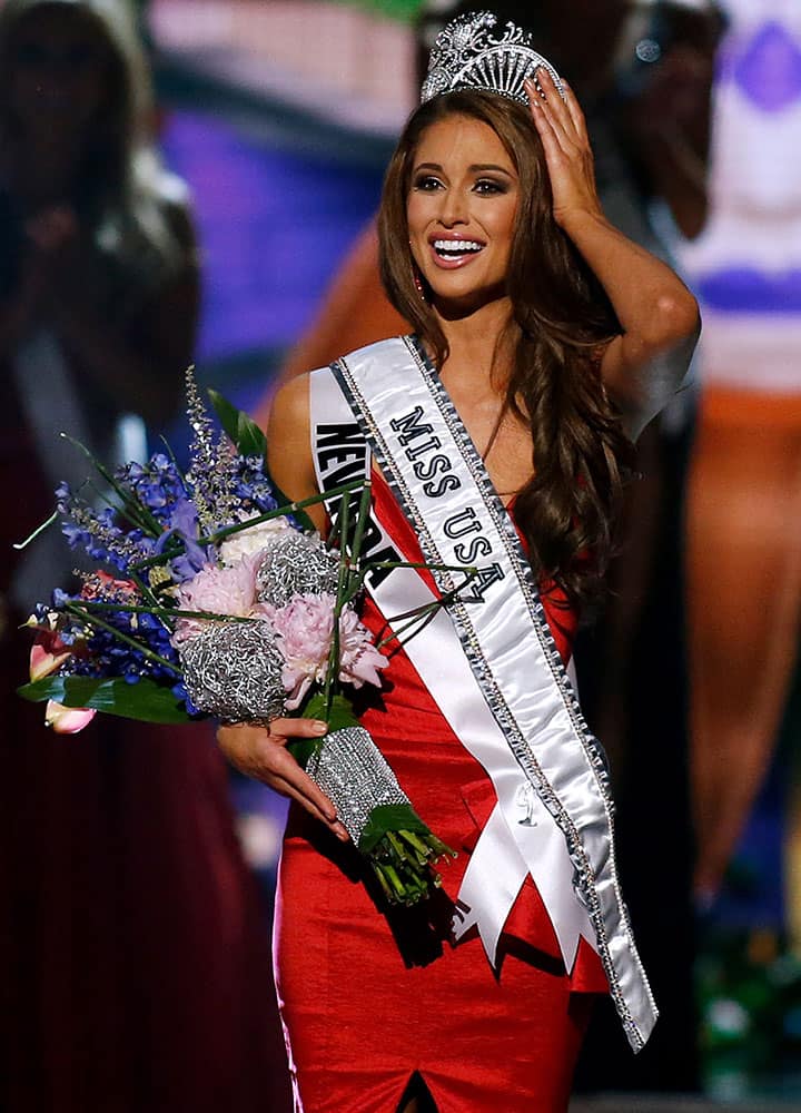 Miss Nevada USA Nia Sanchez is crowned Miss USA during the Miss USA 2014 pageant in Baton Rouge, La.