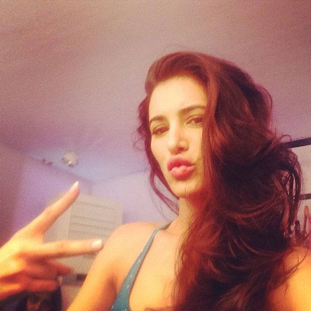 Nargis Fakhri - Thanks @reebokIndia for a fab shoot today! So much fun with the team #LiveWithFire. Pic Courtesy: instagram