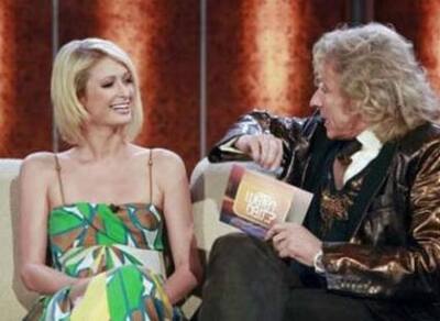 TV show host Thomas Gottschalk speaks with US heiress Paris Hilton during the German TV show "Wetten dass...?"
