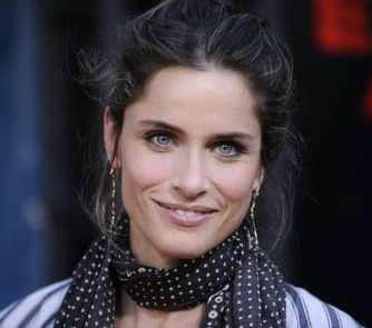 Amanda Peet attends the premiere of the film 