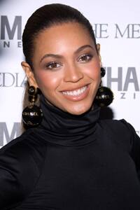 Glamour grin: Singer Beyonce Knowles hosts Gotham Magazine's Gala in New York.