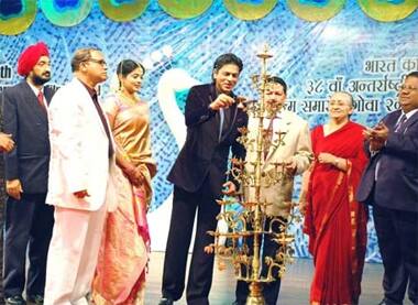 IFFI 2007 being inaugurated traditionally by Shah Rukh Khan.