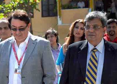  Randhir Kapoor (L) with filmaker Subhash Ghai on Monday