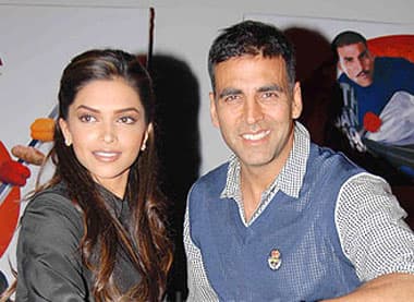 Akshay 'Khiladi' Kumar and Deepika Padukone at a Press Conference held in Mumbai.