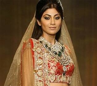 Shilpa Shetty was the showstopper of Tarun Tahiliani’s show at India Couture Week in Mumbai this September. 