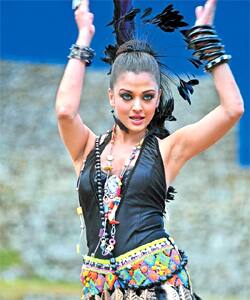 Aishwarya in a still from Rajinikanth starrer - Endhiran.