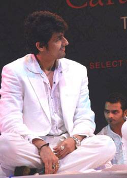 Singer Sonu Nigam at the launch of Talat Aziz's album in Mumbai. 