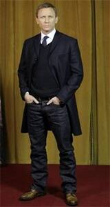 Defiant pose: Actor Daniel Craig presents his movie ‘Defiance’ in Rome.