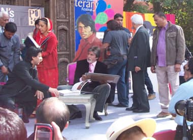 Amitabh Bachchan surrounded by book lovers at the Jaipur literary festival. 