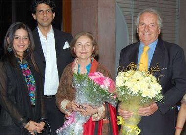 Dominique Lapierre with his wife Dominique and publishers Anjali and Piyush Chawla of Vikas Publishing House.