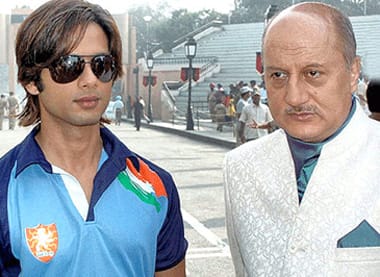 Shahid Kapur and Anupam Kher during a film shoot.