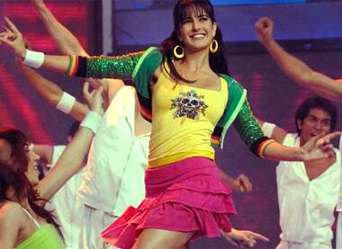 Katrina's Filmfare rehearsal gets the party going.