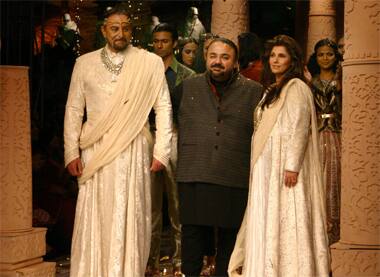 Reigning fashion: Kabir Bedi and Dimple Kapadia walk the ramp for fashion czar JJ Valaya.