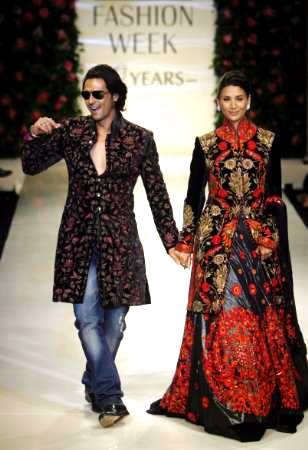 Arjun Rampal (L) and his wife Meher take part in the Mai Mumbai fashion show during the second day of 'Lakme Fashion Week' in Mumbai March 28, 2009. 