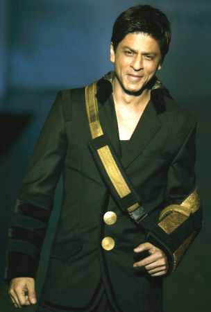 Shah Rukh Khan presents a creation by Manish Malhotra on Day 4 of 'LFW' in Mumbai.