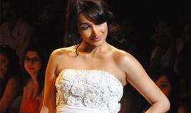 Gorgeous Jiah Khan walks the ramp at Lakme Fashion Week. 