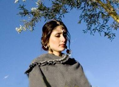 Kareena in a simple country-girl look in a still from '3Idiots'.