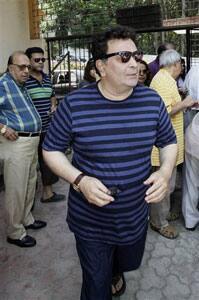 Bollywood actor Rishi Kapoor arrives to cast his vote at a polling station in Mumbai