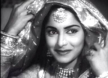 Waheeda Rehman’s demure looks stole many hearts. Her lovely dance performances are a treat to watch.