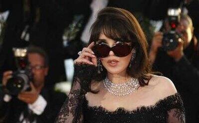 Actress Isabelle Adjani attends a photocall after the award ceremony of the 62nd Cannes Film Festival 