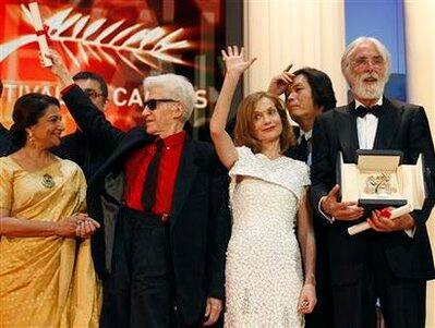 Director Michael Haneke (R) poses beside (2nd R-L) Jury President Isabelle Huppert, director Alain Resnais and Jury member Sharmila Tagore after receiving the Palme d'Or award for the film 