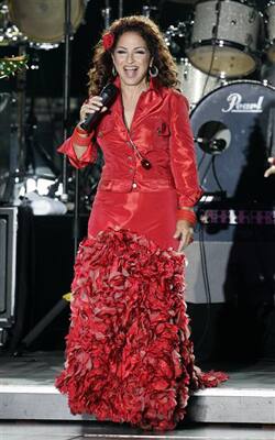 Singer and songwriter Gloria Etefan performs during the ‘Red Cross Gala’.