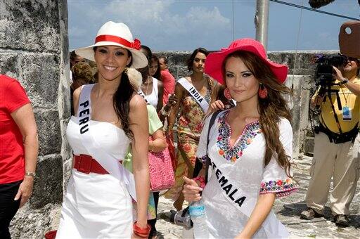 Karen Schwarz, Miss Peru 2009, and Lourdes Figueroa, Miss Guatemala 2009, visit Fort Charlotte in Nassau, Bahamas.