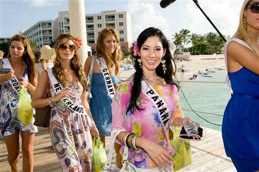 Sarah Cosic, Miss Croatia 2009; Avalon-Chanel Weyzig, Miss Netherlands 2009; Martina Lee, Miss Germany 2009, and Diana Broce, Miss Panama 2009, visit Sandals Resort and Cay in Nassau, Bahamas to pre-t