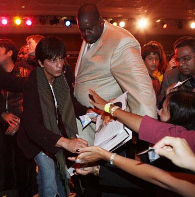 Shah Rukh meets fans after being released.