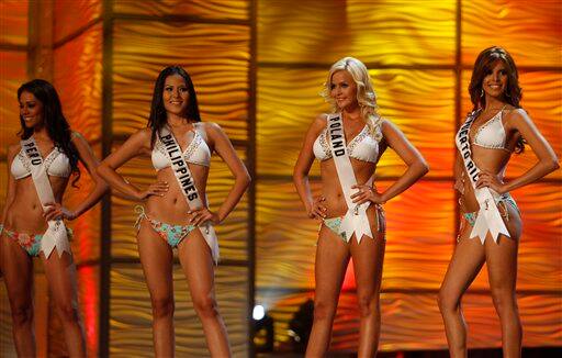 Miss Peru Karen Schwarz, Miss Philippines Bianca Manalo, Miss Poland Angelika Jakubowska, and Miss Puerto Rico Mayra Matos Perez stand together during the swimsuit event of the 2009 Miss Universe Prel